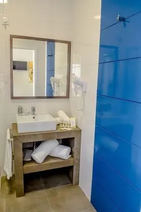 Standard Tek Büyük veya İki Ayrı Yataklı Oda, Havuz Manzaralı, Zemin Kat (3)