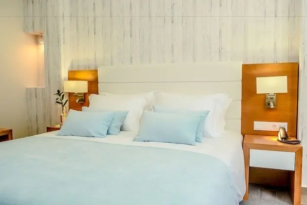 Superior Tek Büyük veya İki Ayrı Yataklı Oda (7)