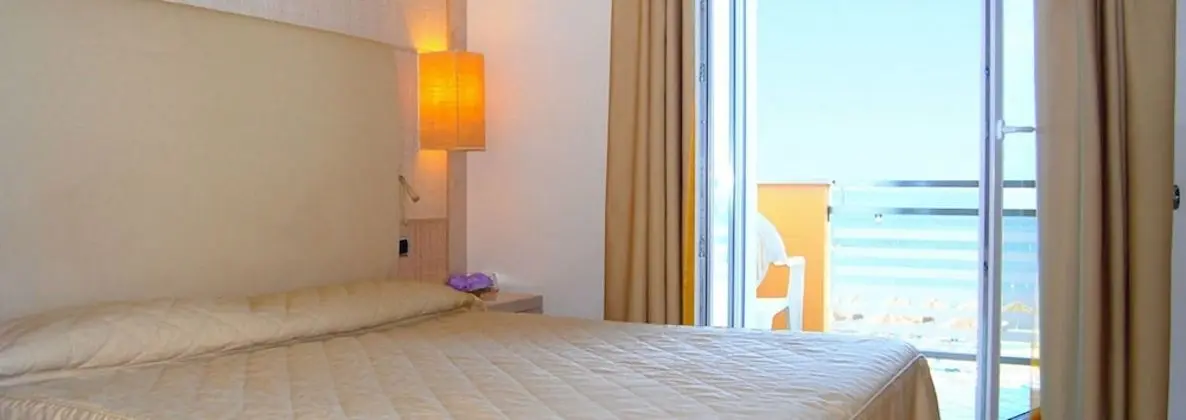 Superior Tek Büyük Yataklı Oda, Deniz Manzaralı (Le Sale)