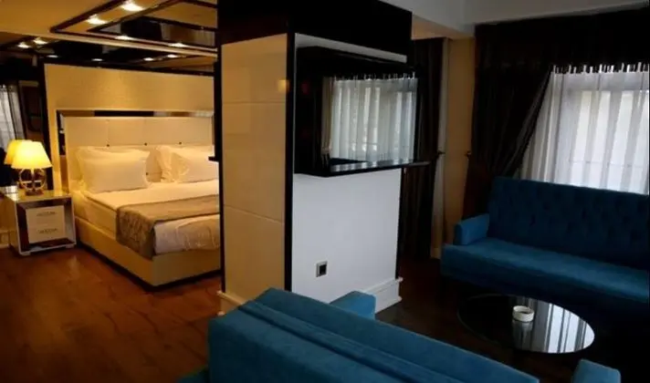 Suite Family Room
