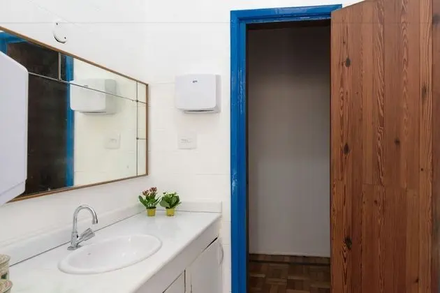 Dormitorio Misto, 8 camas, banheiro compartilhado