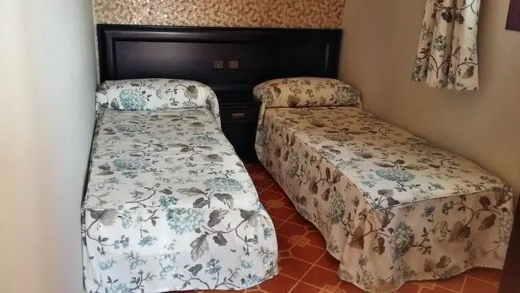 Traditional Tek Büyük Yataklı Oda