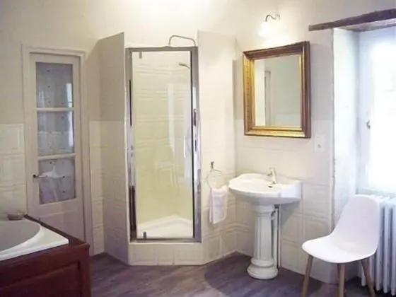 Premium Tek Büyük Yataklı Oda, Banyolu/Duşlu, Havuz Manzaralı