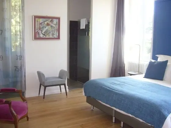 Premium Tek Büyük Yataklı Oda, Havuz Manzaralı