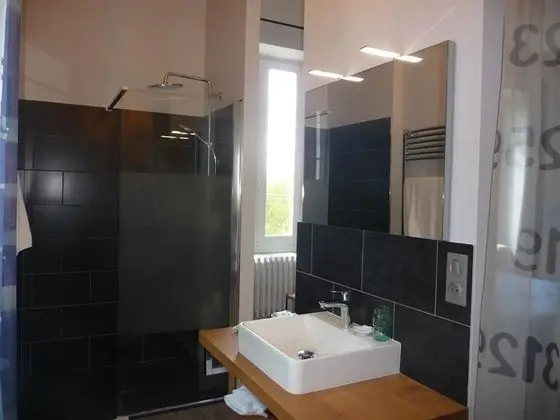 Premium Tek Büyük Yataklı Oda, Havuz Manzaralı