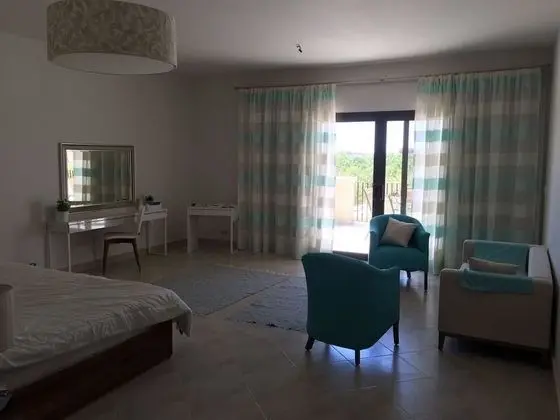 Villa, 5 Yatak Odası, Havuz Manzaralı