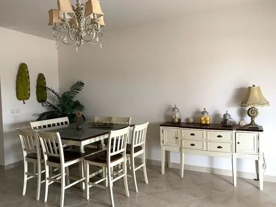 Villa, 5 Yatak Odası, Havuz Manzaralı