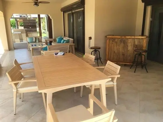Villa, 5 Yatak Odası, Havuz Manzaralı