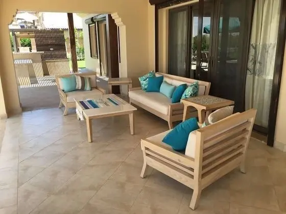 Villa, 5 Yatak Odası, Havuz Manzaralı