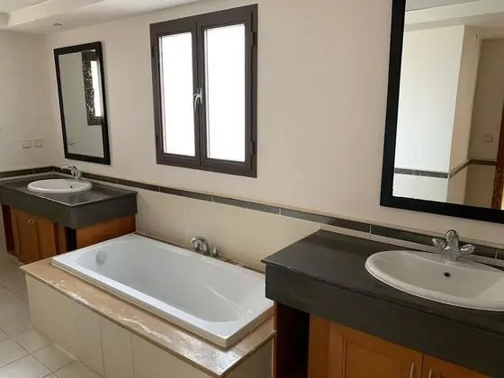 Villa, 5 Yatak Odası, Havuz Manzaralı