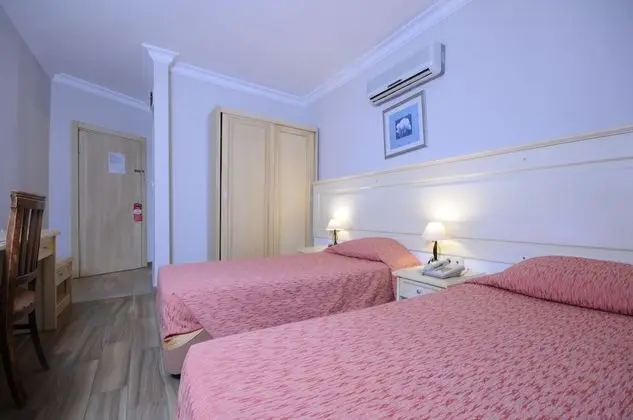 Standard Tek Büyük veya İki Ayrı Yataklı Oda