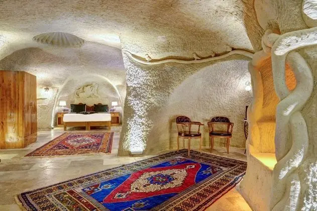 Cave Suite,    , Jakuzili