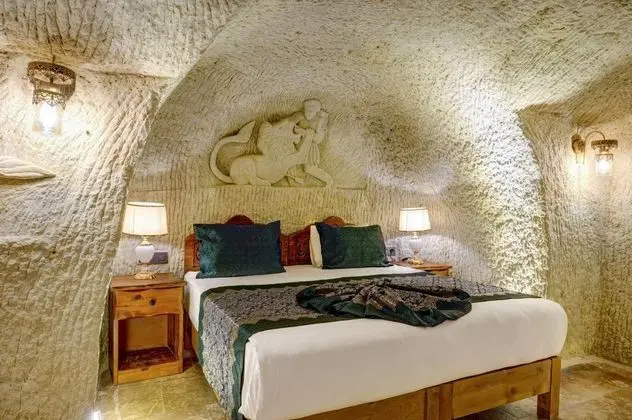 Cave Suite,    , Jakuzili