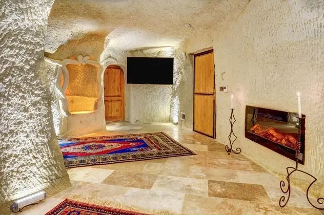 Cave Suite,    , Jakuzili