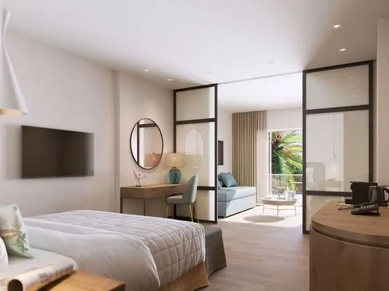 Superior Family Room Private Garden, Sea View