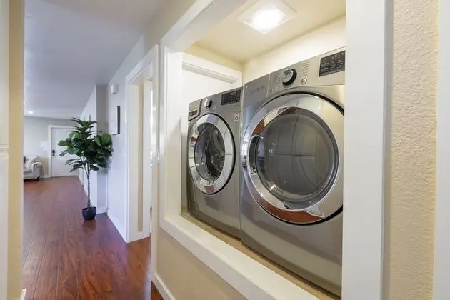 Deluxe Ev