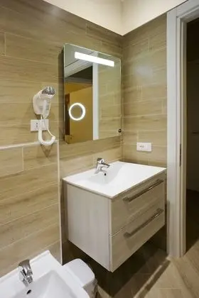 Economy Tek Büyük Yataklı Oda, Ortak Banyo