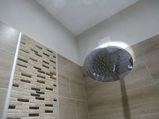 Üç Kişilik Oda, Ortak Banyo