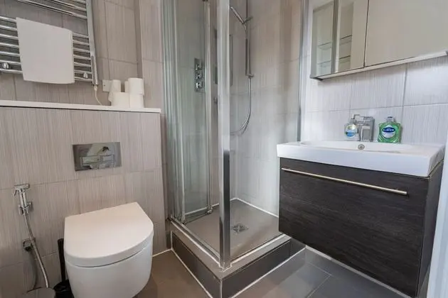 Superior Apart Daire, Banyolu/Duşlu (in Marble arch )
