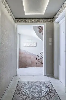 Economy Tek Büyük veya İki Ayrı Yataklı Oda, Ortak Banyo (with Balcony)