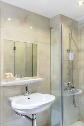 İki Ayrı Yataklı Oda, Özel Banyo (Bunk Beds, with Balcony)