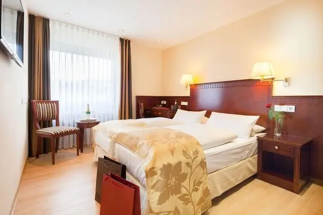 Standard Oda (street side)