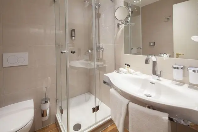 Standard Oda (street side)