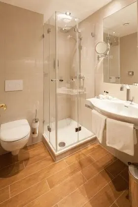 Standard Oda (street side)