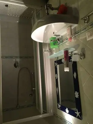 Dört Kişilik Oda, Ortak Banyo