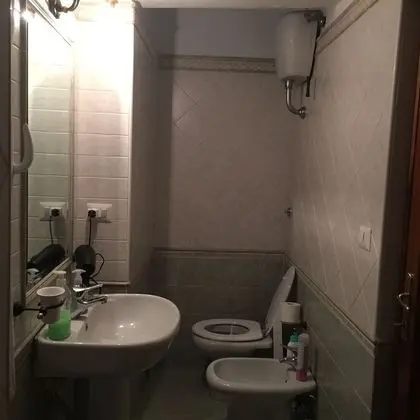 Üç Kişilik Oda, Ortak Banyo
