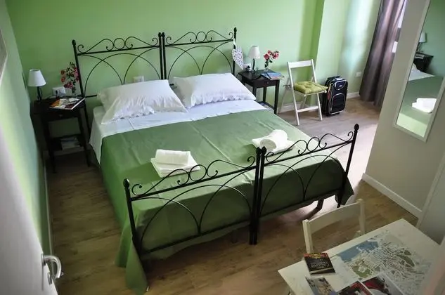 Standard Tek Büyük veya İki Ayrı Yataklı Oda, Bahçe Manzaralı