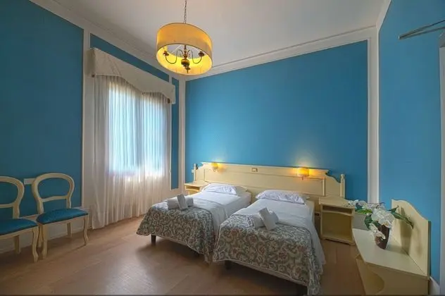 Romantic Tek Büyük veya İki Ayrı Yataklı Oda