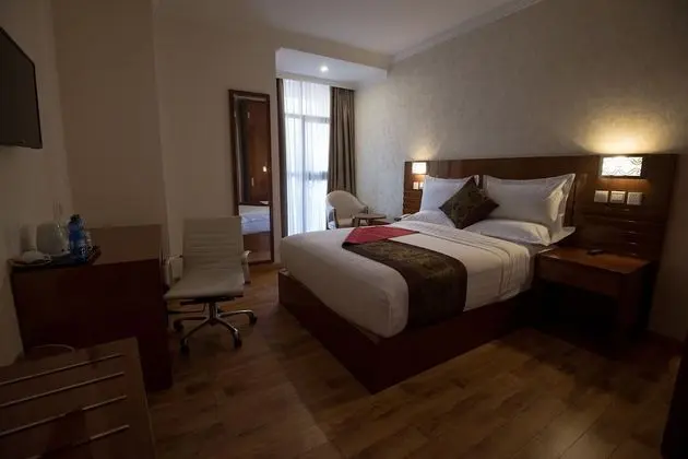 Deluxe Oda, 1 Büyük (Queen) Boy Yatak, Engellilere Uygun, Balkon