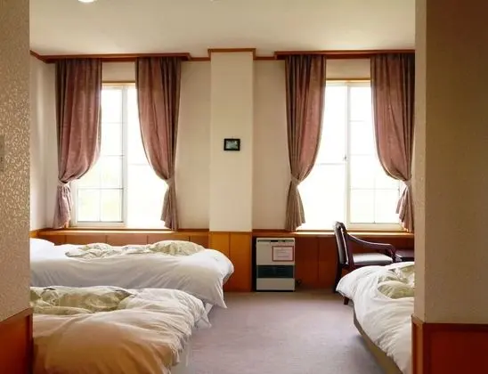 Üç Kişilik Oda, Ortak Banyo