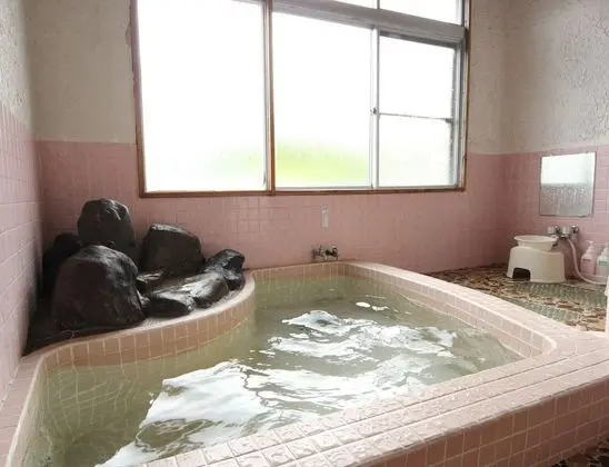 Üç Kişilik Oda, Ortak Banyo