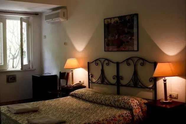 Tek Büyük veya İki Ayrı Yataklı Oda, Bahçe Manzaralı