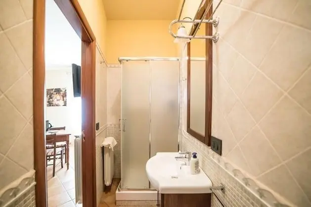 Üç Kişilik Oda, Avlu Manzaralı