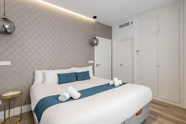 City Tek Büyük Yataklı Oda
