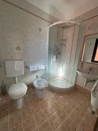 Basic Tek Büyük veya İki Ayrı Yataklı Oda