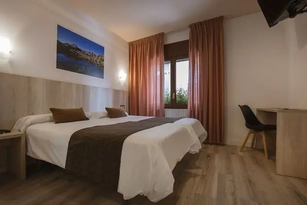 Büyük Yataklı Tek Kişilik Oda