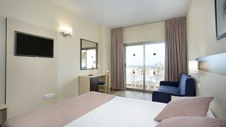 Dört Kişilik Oda, Teras (2 adults and 2 children)