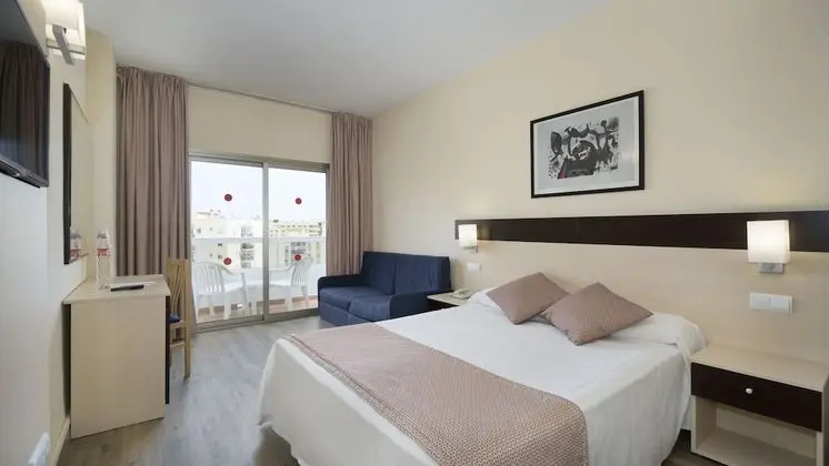 Dört Kişilik Oda, Teras (2 adults and 2 children)
