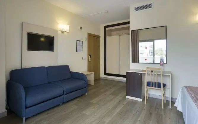 Dört Kişilik Oda, Teras (2 adults and 2 children)