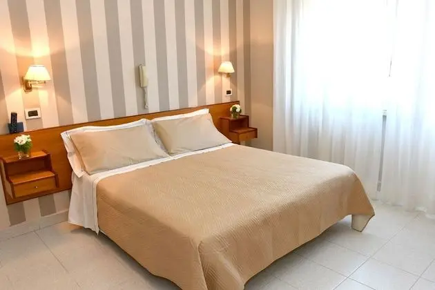 Büyük Yataklı Tek Kişilik Oda