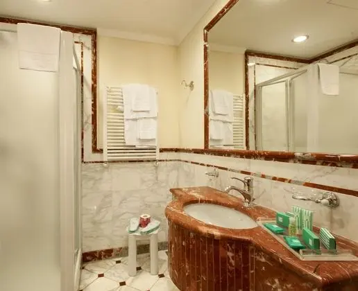 Standard Tek Büyük veya İki Ayrı Yataklı Oda