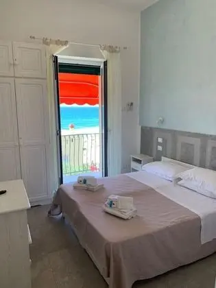 Tek Büyük Yataklı Oda, Balkon, Deniz Manzaralı