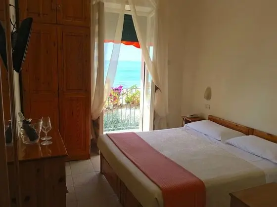 Tek Büyük Yataklı Oda, Balkon, Deniz Manzaralı