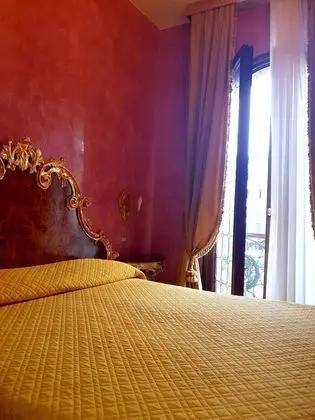 Luxury Tek Büyük veya İki Ayrı Yataklı Oda, Kanal Manzaralı
