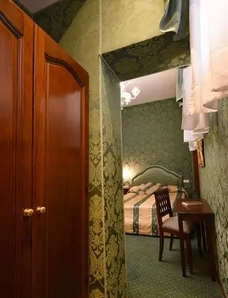 Üç Kişilik Oda