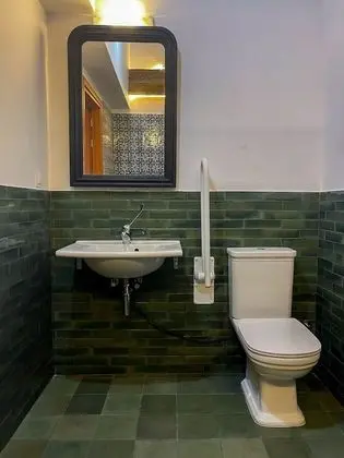 Superior Tek Büyük Yataklı Oda, 2 Yatak Odası, Havuz Manzaralı
